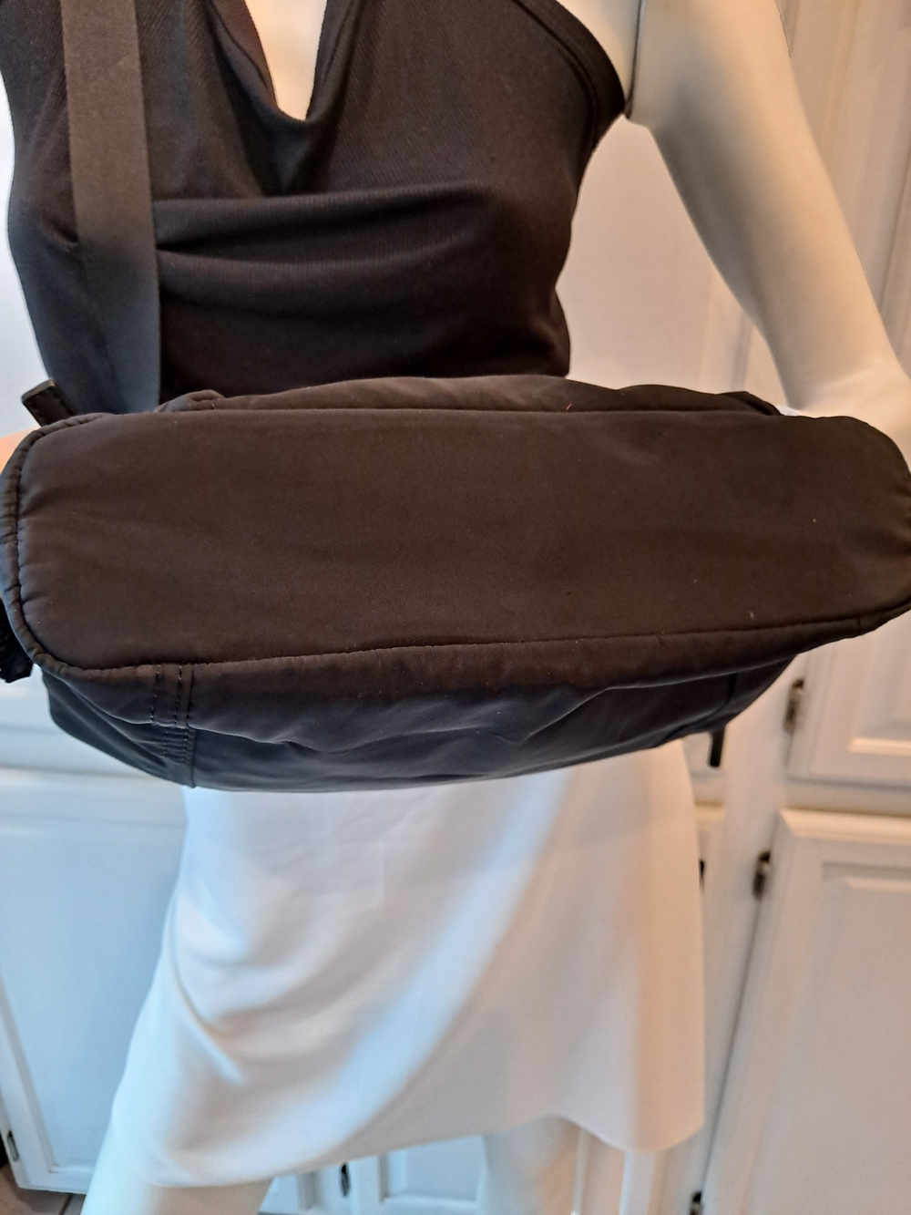Adrienne Vittadini Studio Black Nylon Crossbody Zip Pocket Organizer Traveler - Picture 6 of 11